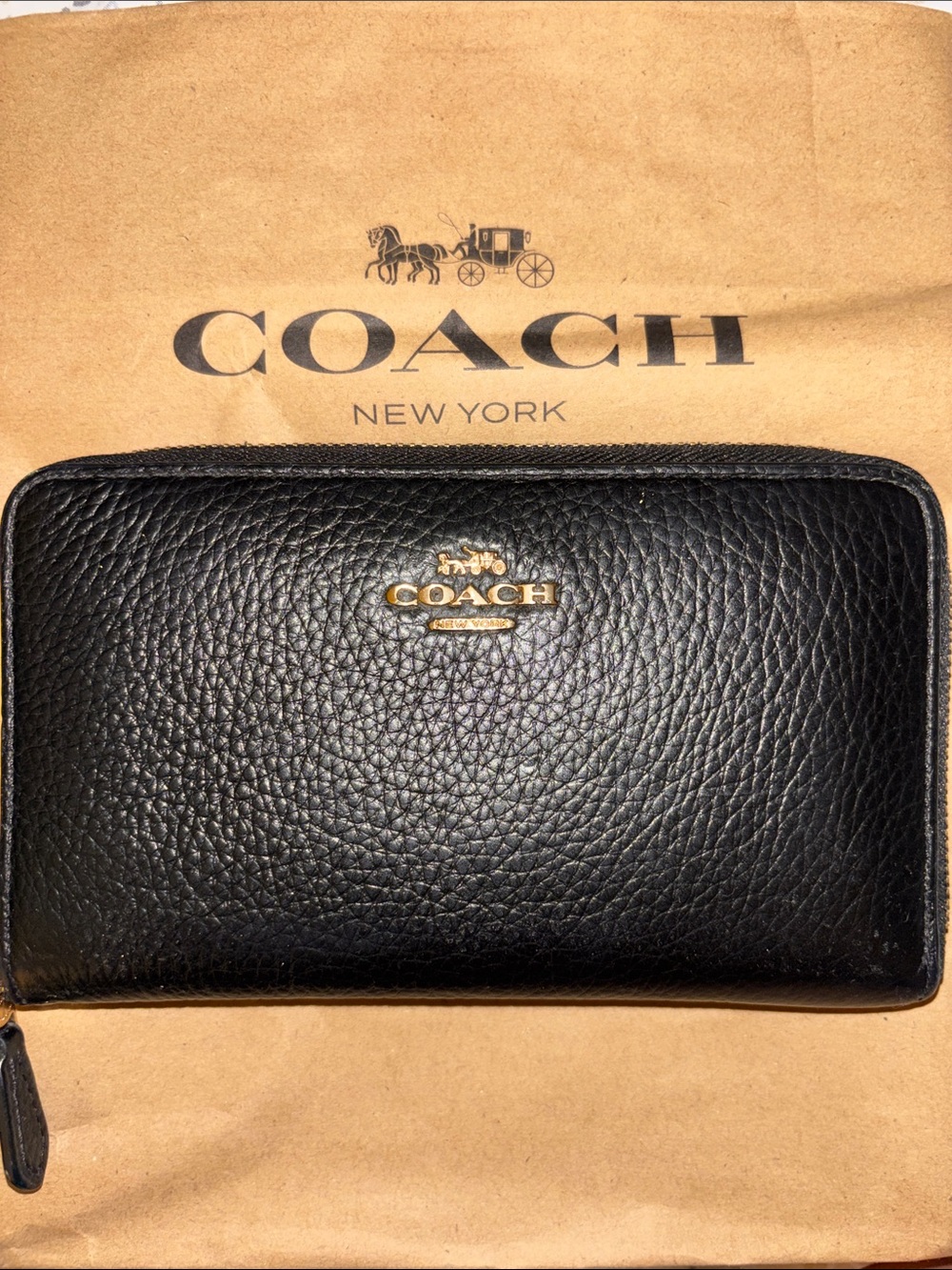 NWOT / COACH Leather Zipper Wallet